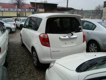 2005 Toyota Ractis Photos