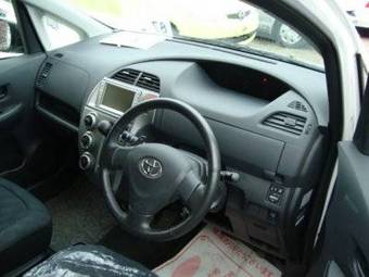 2005 Toyota Ractis Pictures