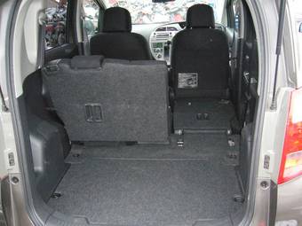 2005 Toyota Ractis Photos