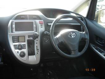 2005 Toyota Ractis Images