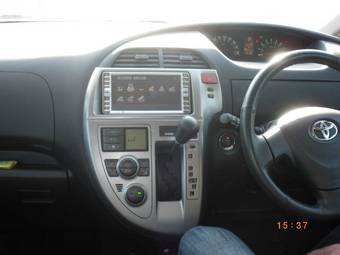 2005 Toyota Ractis Pics