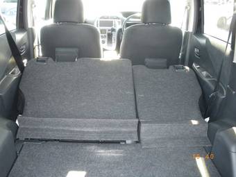 2005 Toyota Ractis Photos