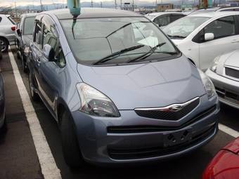 2005 Toyota Ractis Photos