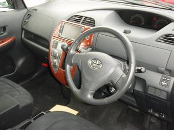 2005 Toyota Ractis Pictures