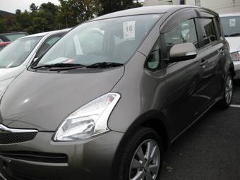 2005 Toyota Ractis Pictures