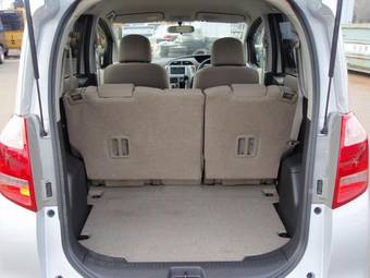 2005 Toyota Ractis Pictures