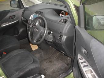 2005 Toyota Ractis Photos