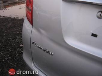 2005 Toyota Ractis Photos