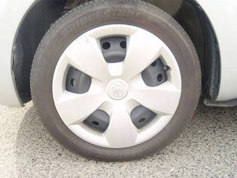 2005 Toyota Ractis Pics