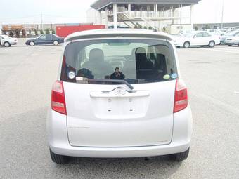 2005 Toyota Ractis Photos