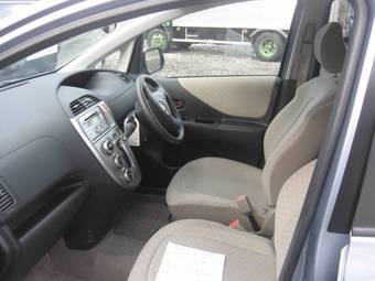 2005 Toyota Ractis Pics