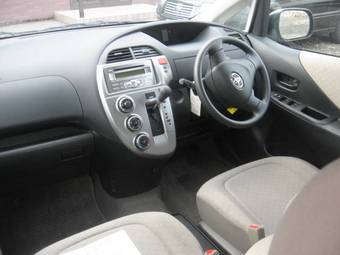 2005 Toyota Ractis Pictures