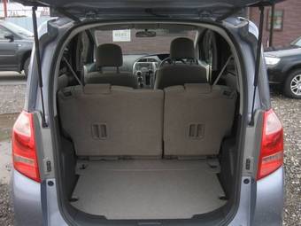 2005 Toyota Ractis Photos