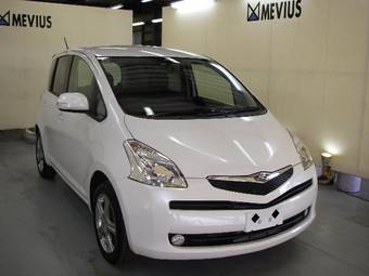 2005 Toyota Ractis Images