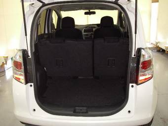 2005 Toyota Ractis Photos
