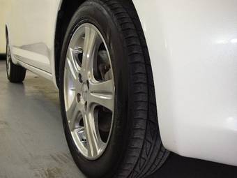 2005 Toyota Ractis Pictures