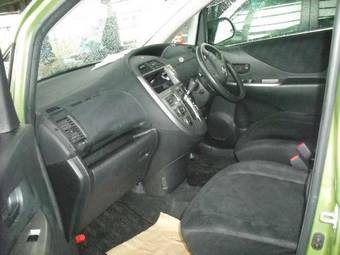 2005 Toyota Ractis Pictures