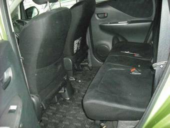 2005 Toyota Ractis Photos