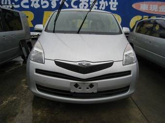 2005 Toyota Ractis Photos