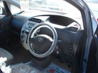2005 Toyota Ractis Pictures