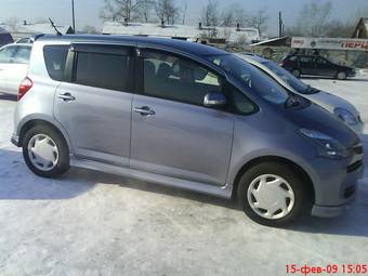 2005 Toyota Ractis Pictures