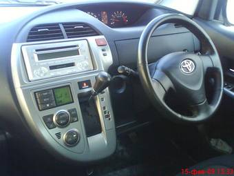 2005 Toyota Ractis Photos