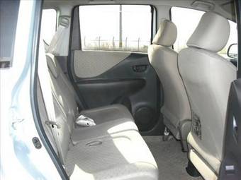2005 Toyota Ractis Pictures