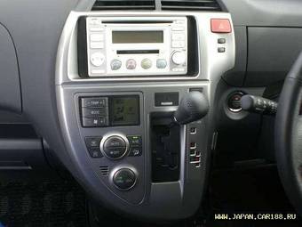 2005 Toyota Ractis Pictures
