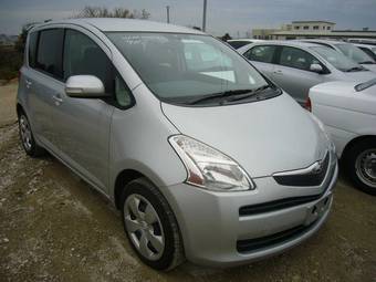 2005 Toyota Ractis Pictures