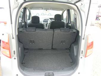 2005 Toyota Ractis Photos