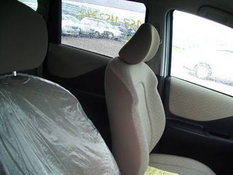 2005 Toyota Ractis Images