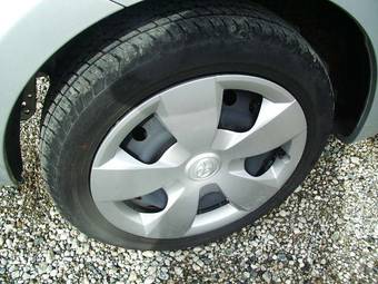 2005 Toyota Ractis Pictures