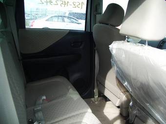 2005 Toyota Ractis Pictures