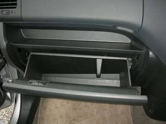 2005 Toyota Ractis Pictures