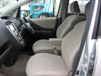 2005 Toyota Ractis Pictures