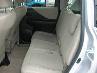 2005 Toyota Ractis Pics