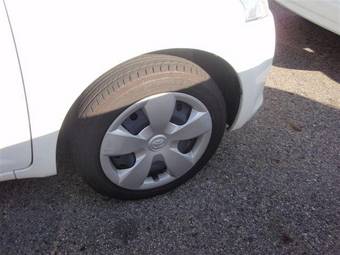 2005 Toyota Ractis Images