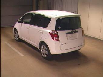 2005 Toyota Ractis Photos