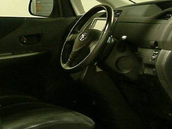 2005 Toyota Ractis Photos