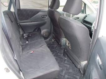 2005 Toyota Ractis Pictures