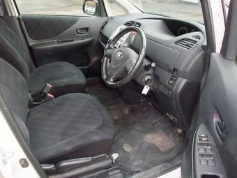 2005 Toyota Ractis Photos