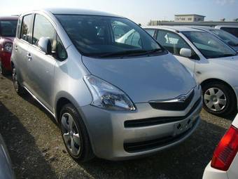 2005 Toyota Ractis Pictures