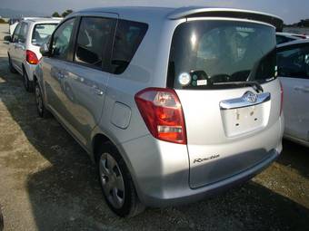 2005 Toyota Ractis Pictures