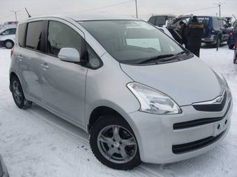 2005 Toyota Ractis Photos