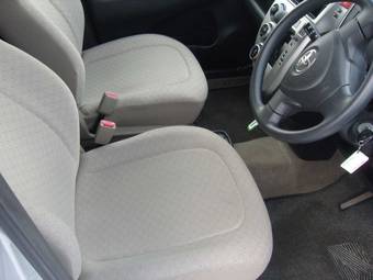 2005 Toyota Ractis Photos