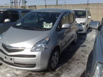 2005 Toyota Ractis Pictures