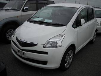 2005 Toyota Ractis Photos