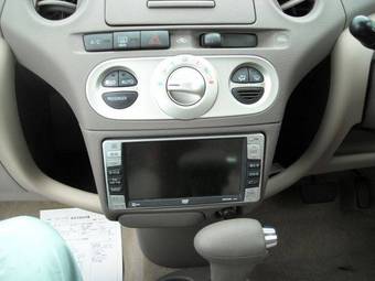 2005 Toyota Ractis Photos