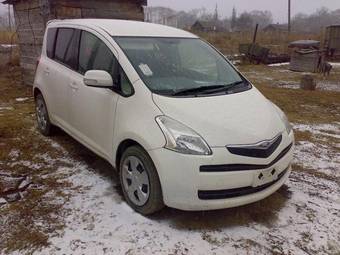 2005 Toyota Ractis Pictures