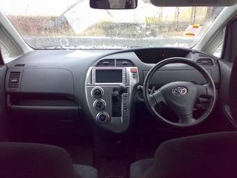 2005 Toyota Ractis Wallpapers